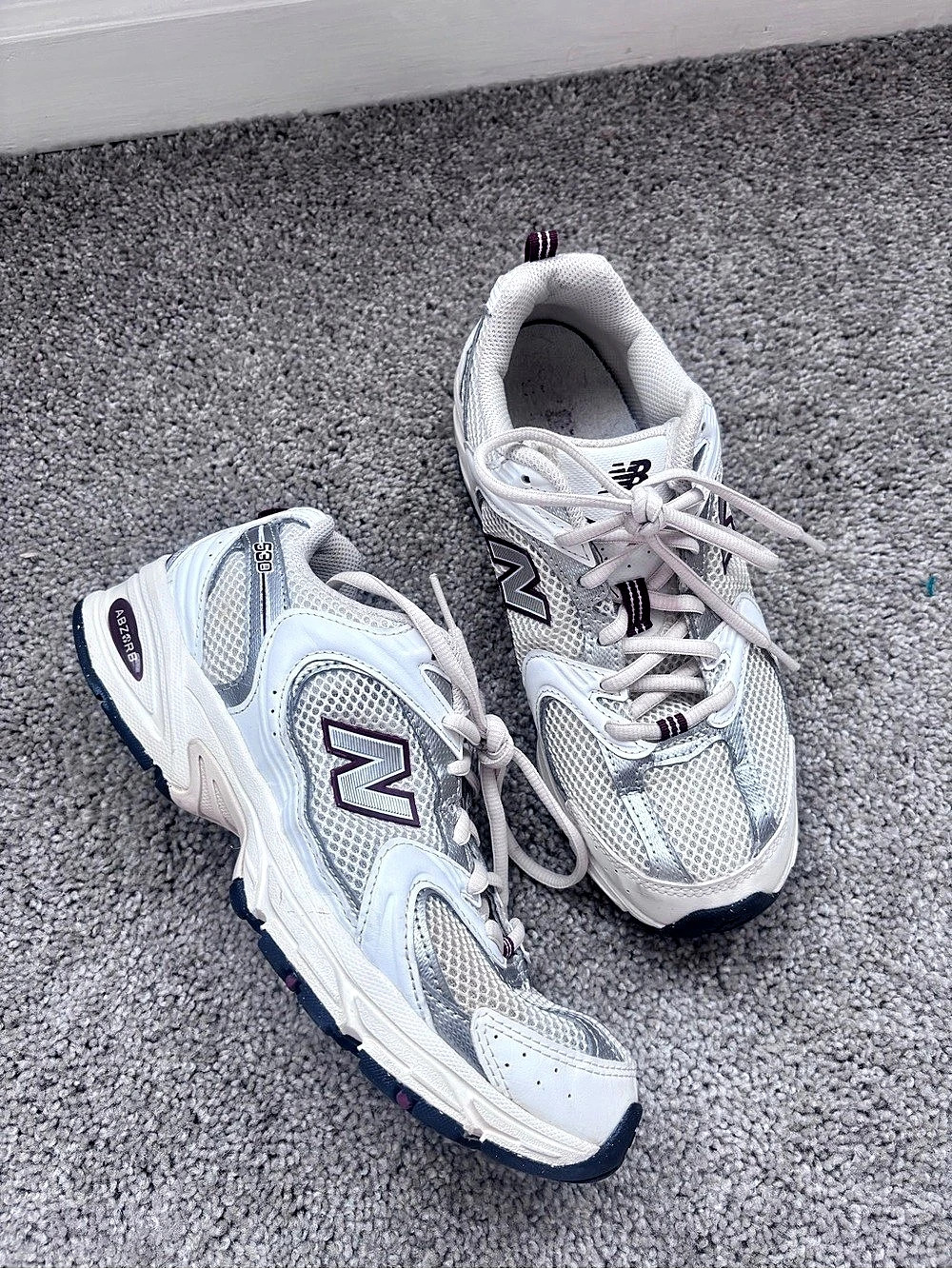 New Balance 530 Women's White & Gray Sneakers - Picture 2 of 5